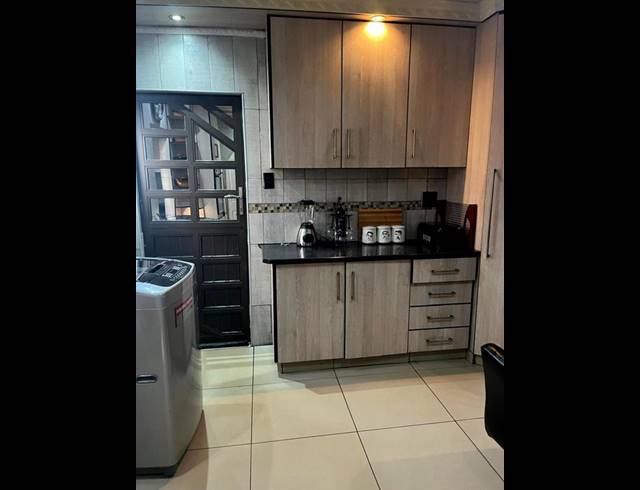 3 BEDROOM HOUSE FOR SALE IN EVATON WEST